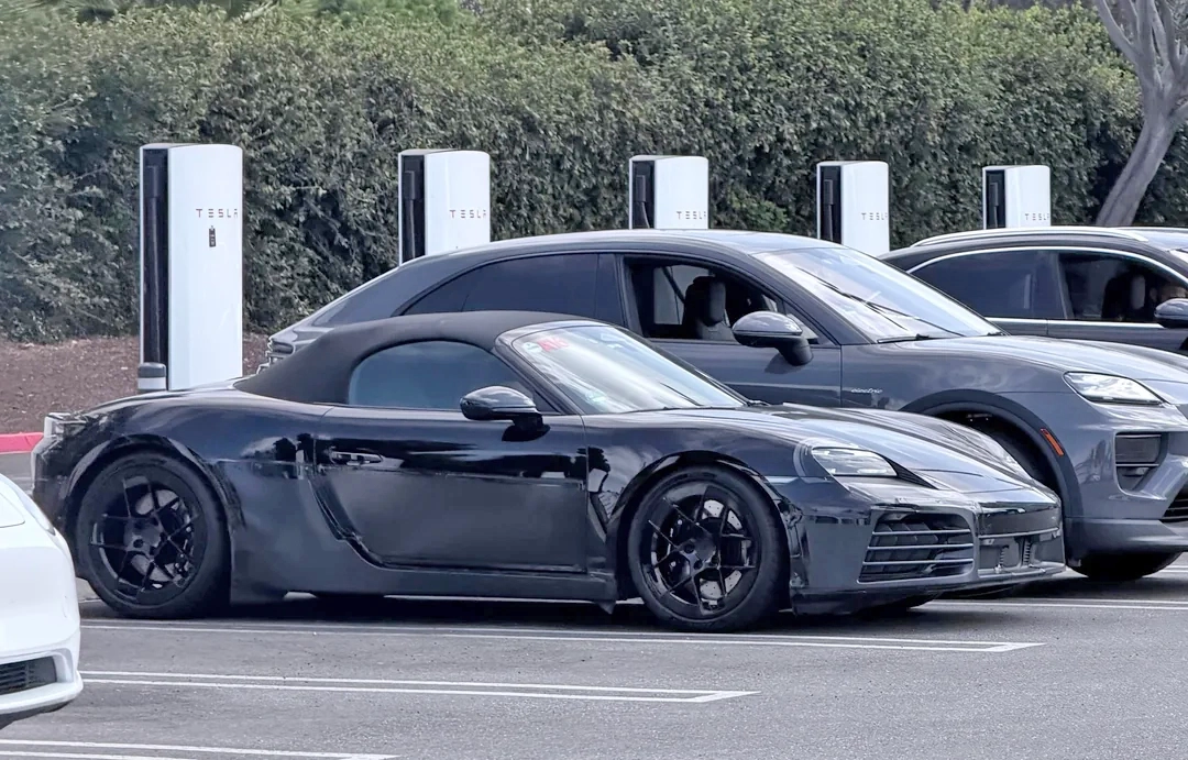 spotted-this-porsche-718-boxster-electric-using-the-v0-8i1i4kzp54rh1.webp